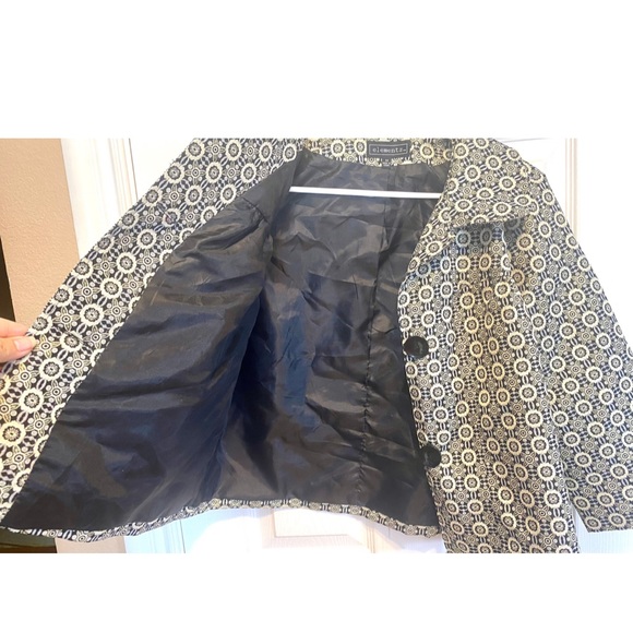 Elementz. Black, Cream and Gold Jacket. Size Medium. Cute Large Buttons. Shorty. - Picture 4 of 6